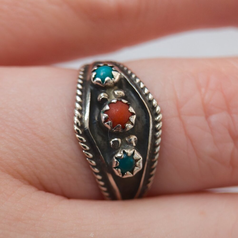 Sterling Silver Turquoise & Coral Trio Ring, Sz 5.5 — Southwest twist-wire - Picture 9 of 13